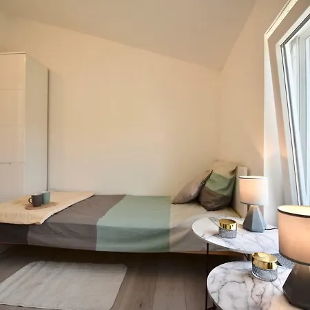 Daire Bright And Spacious With Grill ***