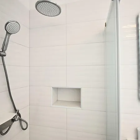 Bright And Spacious With Grill *** Pula