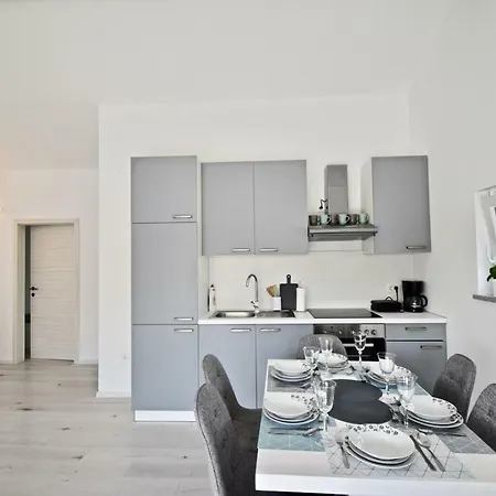 Bright And Spacious With Grill *** Daire Pula
