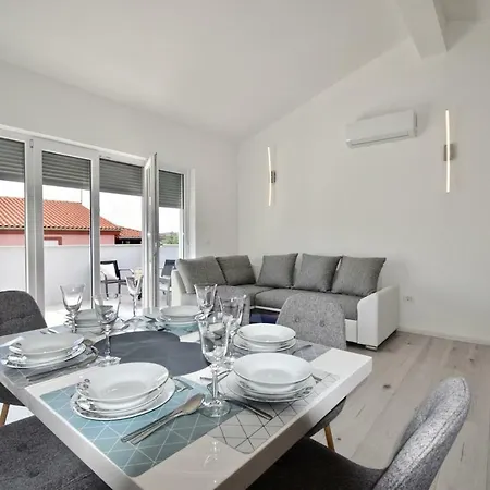 Apartment Bright And Spacious With Grill *** *