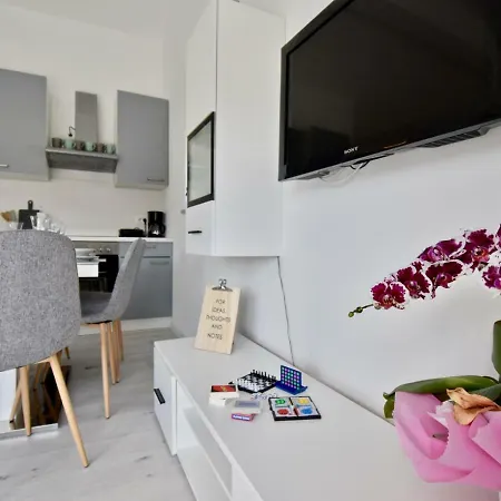 Apartment Bright And Spacious With Grill *** *