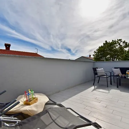 Bright And Spacious With Grill *** * Pula