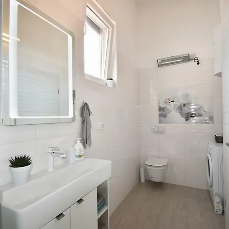 Apartment Bright And Spacious With Grill ***