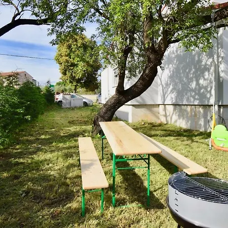 Bright And Spacious With Grill *** Pula