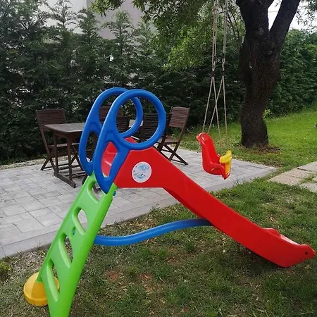 Appartement Bright And Spacious With Grill ***