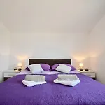 Bright And Spacious With Grill ***