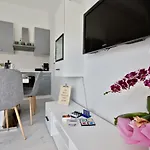 Apartament Bright And Spacious With Grill *** *
