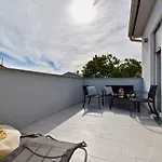 Apartament Bright And Spacious With Grill *** Pula