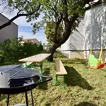 Bright And Spacious With Grill *** Apartament *