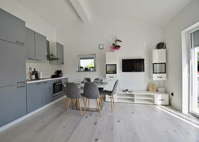 Apartment Bright And Spacious With Grill *** Pula