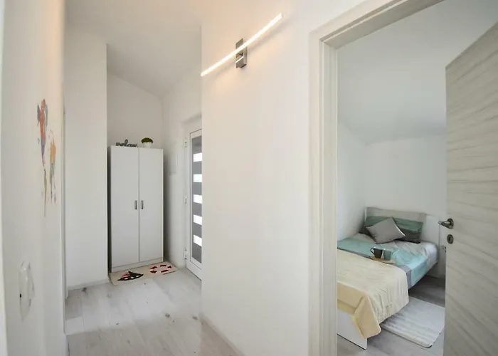 Bright And Spacious With Grill *** Apartment