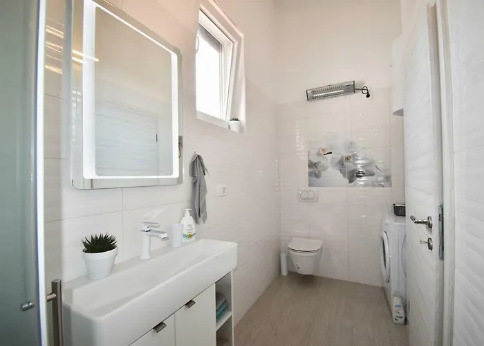 Apartment Bright And Spacious With Grill ***
